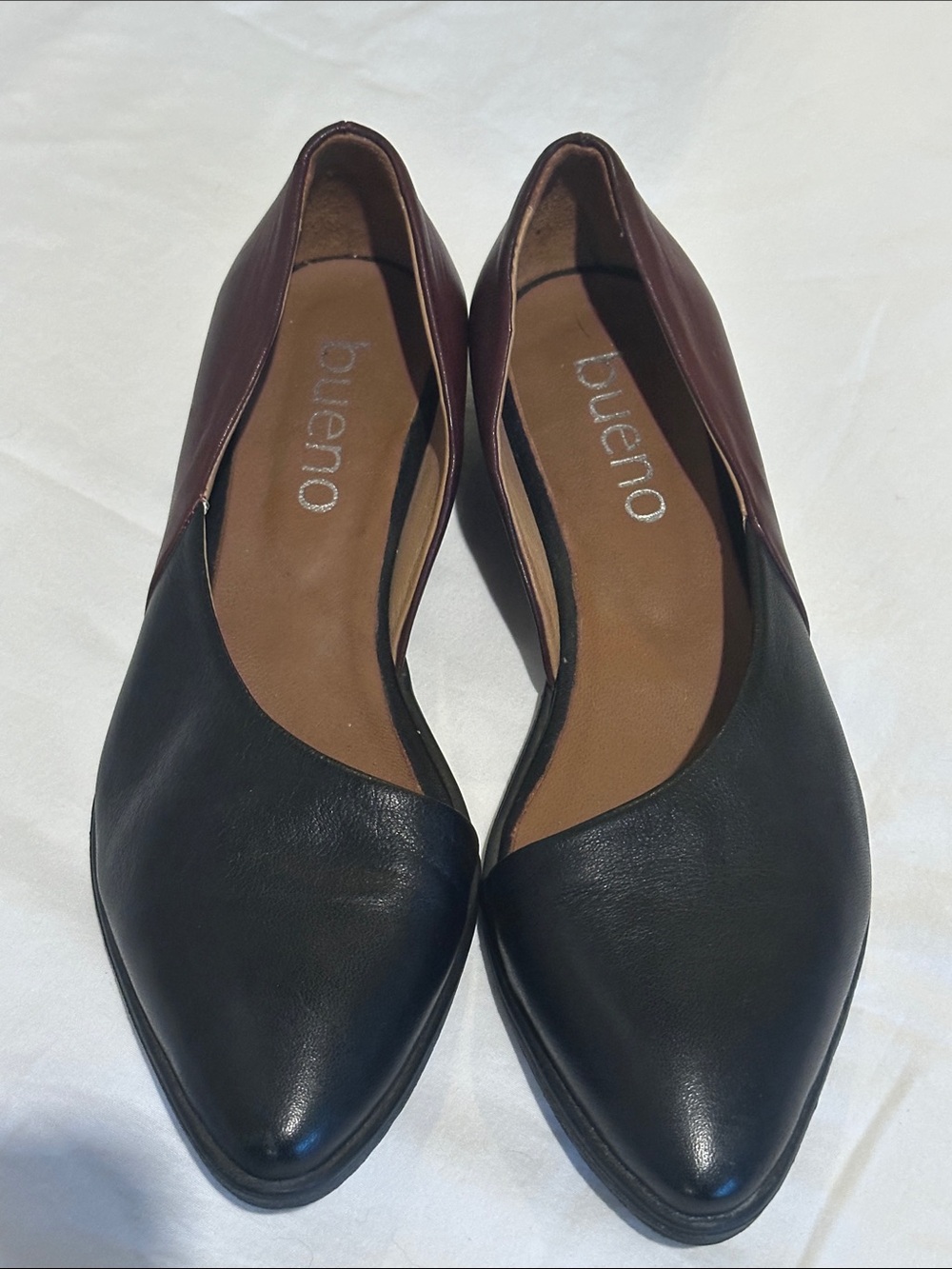 Bueno Black and Burgundy Pointed Two-Tone Flats